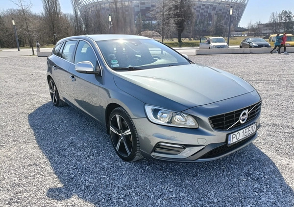 Volvo V60 cena 60800 przebieg: 142000, rok produkcji 2017 z Gdańsk małe 211